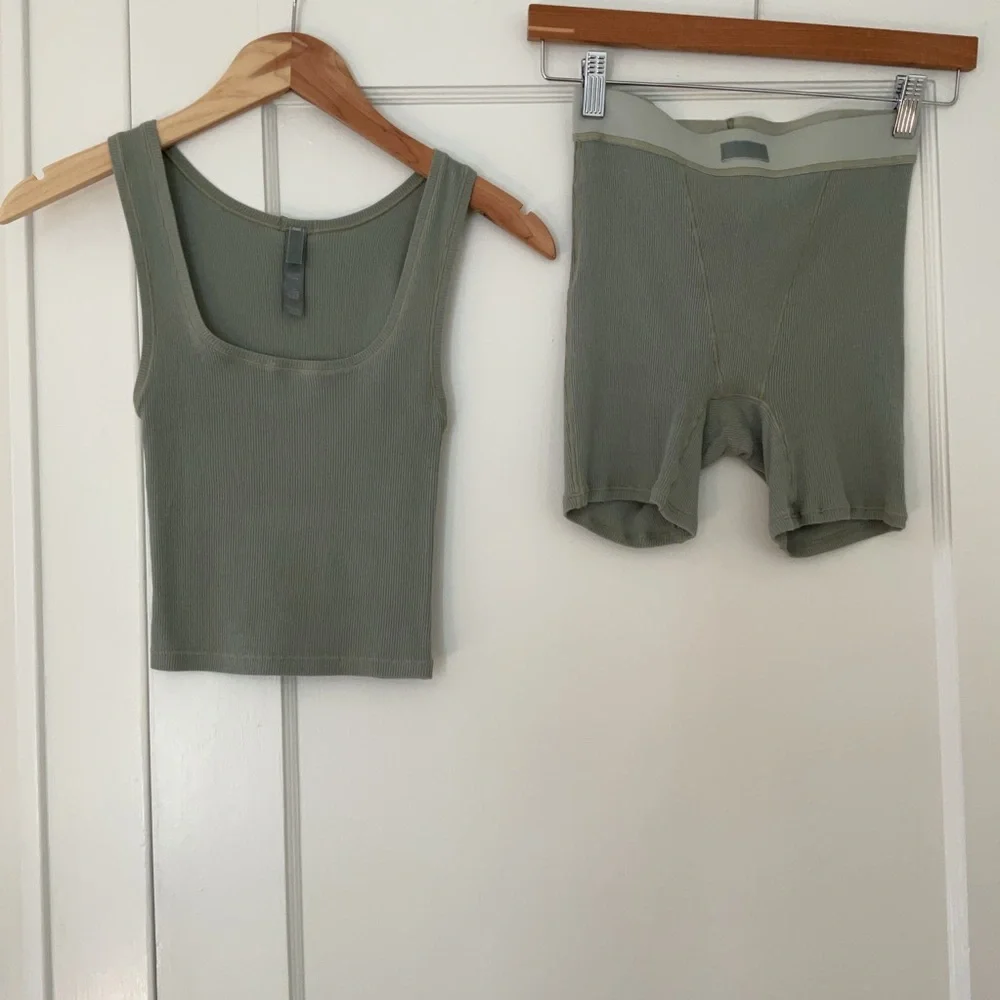 SKIMS Tank / Boxer Set in Mineral - Picture 5 of 11